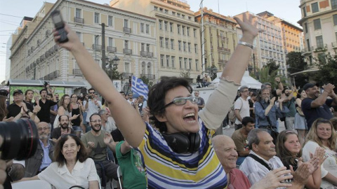 Los votantes del 'no', al conocer los datos sobre el referéndum. EFE/EPA