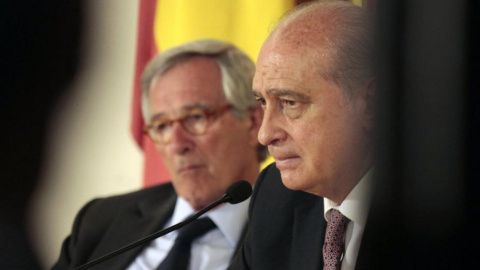 El alcalde de Barcelona, Xavier Trias, y el ministro del Interior, Jorge Fernández Díaz, en una imagen de junio de 2014. /LV