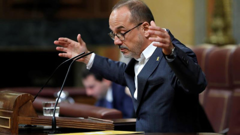 El portavoz del PDeCAt, Carles Campuzano, durante su intervención ante el pleno del Congreso tras la comparecencia del presidente del Gobierno, Pedro Sánchez, que ha hablado de la situación en Cataluña y ha informado del acuerdo de la Unión