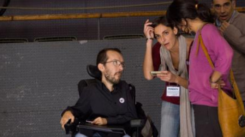 Lola Sánchez, entre Pablo Echenique y Teresa Rodríguez, durante el encuentro presencial en Palacio Vistalegre.