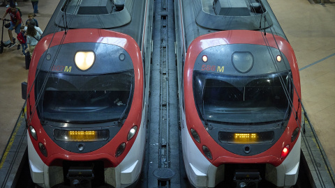 Varios trenes en la estación de Atocha-Almudena Grandes, a 1 de septiembre de 2023, en Madrid.