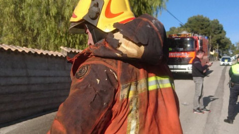 Bombero que ha participado en la extinción del incendio en Ontinyent. BOMBEROS DE VALENCIA