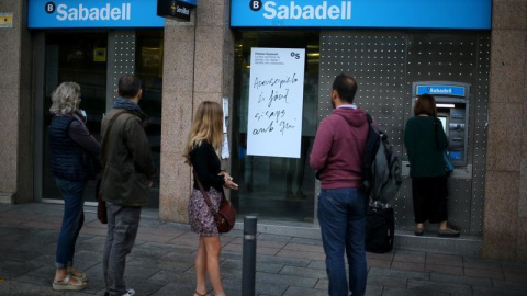 Una sucursal de Sabadell en Barcelona. REUTERS/Ivan Alvarado