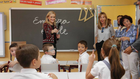 Cristina Cifuentes, inaugurando el curso escolar. MADRID.ORG