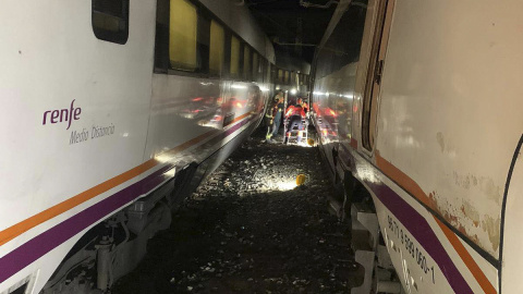 Imagen de los dos trenes que colisionaron en la zona de los túneles de El Chorro, en Málaga.