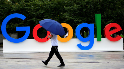 El logo de Google en Shanghai, China. - REUTERS