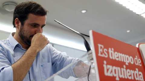 El coordinador federal de IU, Alberto Garzón, durante la rueda de prensa que ha ofrecido en la sede de IU en Madrid, para hacer un análisis más detallado del resultado de las elecciones. EFE/Ángel Díaz