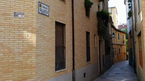 Los tres bloques de viviendas de alquiler social se encuentran en la calle Jusepillo Olieta de Zaragoza, en el barrio de La Magdalena.- EDUARDO BAYONA