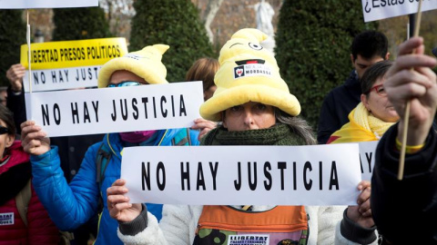 Concentración convocada hoy ante la sede del Tribunal Supremo en Madrid por la organización soberanista Clam per la llibertat (Grito por la libertad) y apoyada por ERC, PDeCAT, CUP, la Crida Nacional y otras asociaciones, bajo el lema "No h