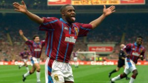 Dalian Atkinson, ex de la Real y del Aston Vila, muere tras el disparo de una pistola eléctrica de la Policía