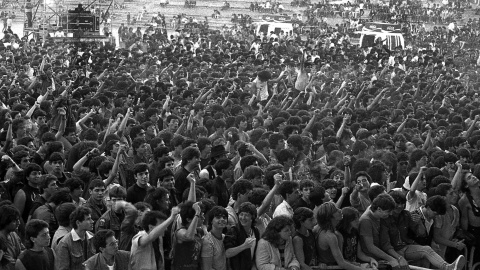 Público asistente al concierto de Ángeles del Infierno en las Fiesta del PCE.