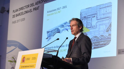 El ministre de Foment, Íñigo de la Serna, durant la presentació del Pla Director 2017-2026 de l'Aeroport de Barcelona. Ministeri de Foment