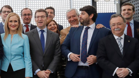 El presidente del PPCyL, Alfonso Fernández Mañueco (i); la presidenta de la Comunidad de Madrid, Cristina Cifuentes (2i); el presidente de PP vasco, Alfonso Alonso (3i); el presidente de la Xunta, Alberto Núñez Feijóo (4i); el vicesecretari