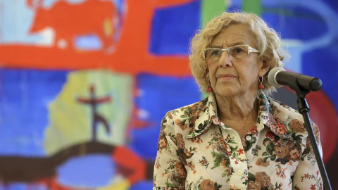 La alcaldesa de Madrid Manuela Carmena, en la rueda de prensa que ha realizado este viernes tras reunirse en el Palacio de Cibeles con Pablo Iglesias. EFE