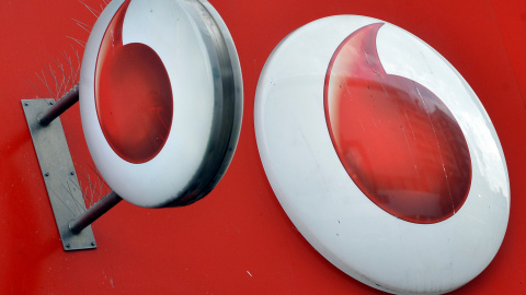 El logo de Vodafone, en una tienda de la operadora en Londres. REUTERS/Toby Melville