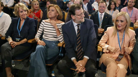 Esperanza Aguirre, María Dolores de Cospedal, Mariano Rajoy y Cristina Cifuentes, al inicio de la Conferencia Política del PP. / PACO CAMPOS / EFE