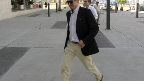 El concejal de Ciudadanos en el Ayuntamiento de Vélez-Málaga José Antonio Moreno, a su llegada a los juzgados. EFE/Enrique Hidalgo