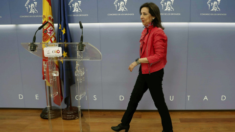 La portavoz socialista en el Congreso de los Diputados Margarita Robles, durante la rueda de prensa ofrecida en la cámara baja. EFE/Chema Moya