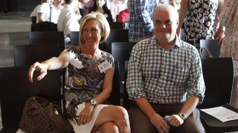 La portavoz de UPyD, Rosa Díez, junto al diputado Carlos Martínez Gorriarán, en el Congreso Extraordinario que celebra el partido para renovar la dirección del mismo. EFE/Víctor Lerena