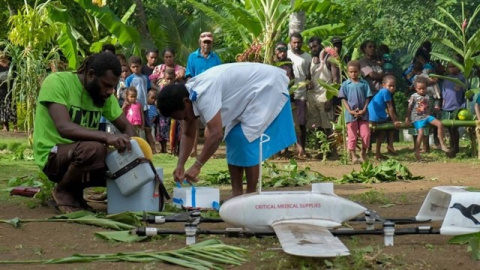 Imagen de la recepción del drone en la isla de Vanuatu.- UNICEF/CHUTE