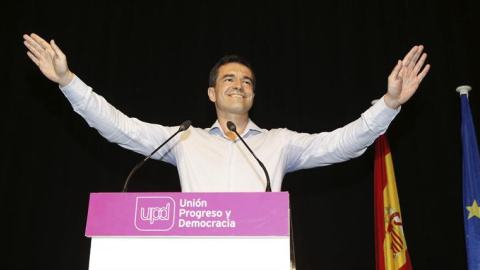 El candidato "oficialista" Andrés Herzog es el nuevo líder de UPyD tras obtener el 43 por ciento de los votos de los militantes del partido en el congreso extraordinario celebrado hoy. EFE/Alberto Martin