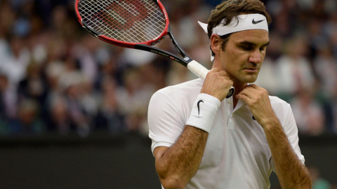 Federer, durante el partido ante Willis en Wimbledon. REUTERS/Tony O'Brien