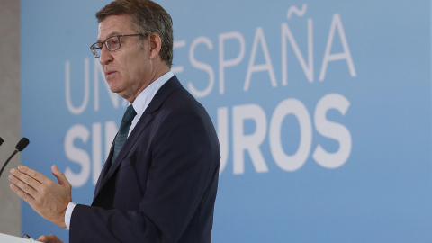 El presidente del Partido Popular, Alberto Núñez Feijóo hace el balance del año 2023 del PP, este jueves en Madrid