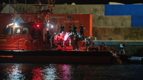 Imagen de archivo de un rescate de Salvamento Marítimo en aguas cercanas a Fuerteventura el pasado 2 de noviembre.