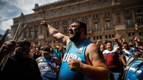 Multitudinaria protesta contra la motosierra de Milei: "No somos la casta, somos los trabajadores"