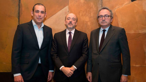 Manuel Mirat, consejero delegado de Prisa, Javier Monzón, actual vicepresidente y Manuel Polanco, presidente del grupo.