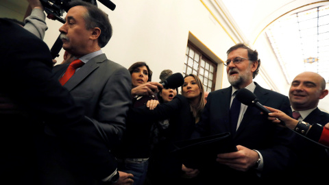 El presidente del Ejecutivo, Mariano Rajoy, a su llegada a la sesión de control al Gobierno en el Congreso de los Diputados. EFE/Juan Carlos Hidalgo