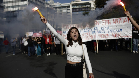 Grecia vive este miércoles una de las mayores huelgas de los últimos años que han provocado disturbios y hasta diez detenidos en Atenas, a 9 de noviembre de 2022.