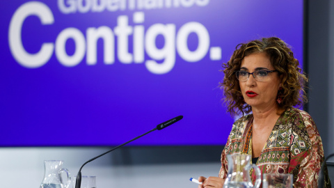 08/11/2022.- La ministra de Hacienda, María Jesús Montero, durante su intervención en la rueda de prensa posterior a la reunión semanal del Consejo de ministros, este martes en Moncloa. EFE/ Mariscal