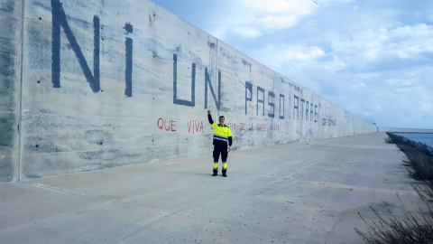 Trabajador de la empresa amarradora del Puerto de Barcelona. CNT PORTUARIOS