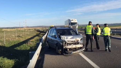 Agentes de la Guardia Civil en el lugar en el que un guardia civil asesinó a un marroquí tras una discusión.