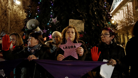 Varios cientos de personas participaron en Pamplona en una concentración de rechazo al feminicidio de Laura Luelmo - EFE/ Jesus Diges