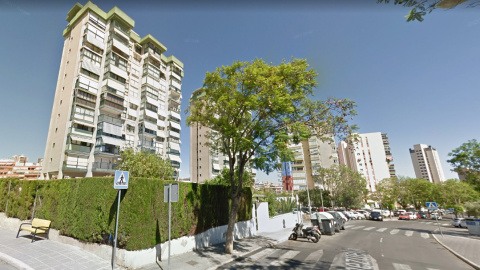 Calle en la que la Policía ha encontrado a una mujer presuntamente apuñada por su pareja en Benidorm. /GOOGLE MAPS