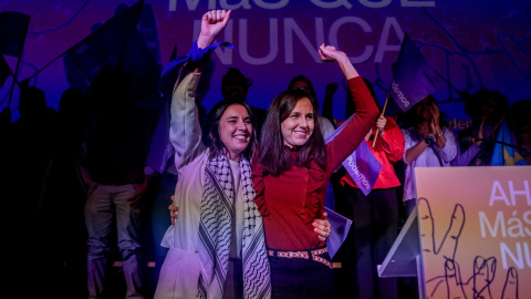 Irene Montero (izquierda) e Ione Belarra (derecha) en un acto de Podemos tras la ruptura con Sumar.