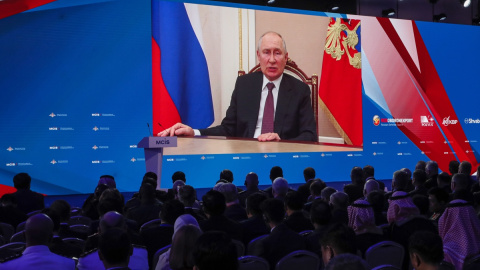 El presidente ruso, Vladimir Putin, intrerviene por videoconferencia en la 11.ª Conferencia de Moscú sobre Seguridad Internacional (MCIS), celebrada en el Parque Patriot en Kubinka, en las afueras de Moscú. EFE/EPA/YURI KOCHETKOV