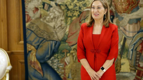 Ana Pastor, presidenta del Congreso, espera al rey en La Zarzuela. /EFE