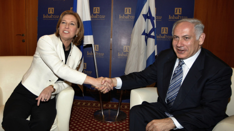 La exministra de Israel, Tzipi Livni, junto al presidente del país, Benjamin Netanyahu, en una imagen de archivo.- REUTERS