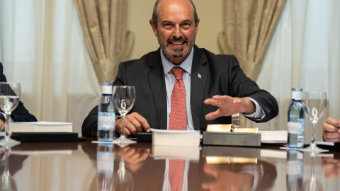 El nuevo presidente en el Senado, Pedro Rollán, se reúne con la mesa de trabajo tras la Sesión Constitutiva, en el Senado, a 17 de agosto de 2023, en Madrid (España).