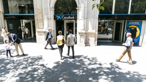 Sucursal de Caixabank en Barcelona. E.P.