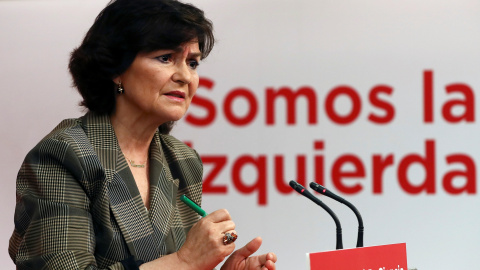 La secretaria de Igualdad del PSOE, Carmen Calvo, durante la rueda de prensa que ha ofrecido en la sede socialista de la madrileña calle de Ferraz. EFE/ Mariscal