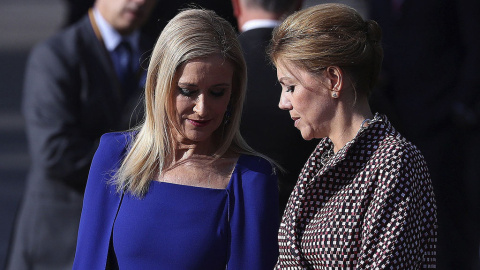 La presidenta de la Comunidad de Madrid, Cristina Cifuentes, y la ministra de Defensa, María Dolores de Cospedal, en una imagen de archivo. EFE