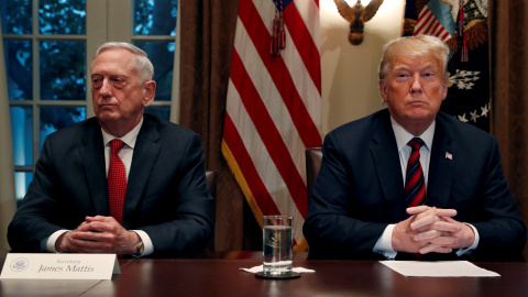 El secretario de Estado estadounidense, James Mattis, junto al presidente de EEUU, Donald Trump -  REUTERS/Leah Millis