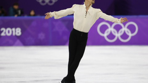 Javier Fernández, en un momento del programa con el que alcanzó el bronce en los Juegos Olímpicos de Invierno. REUTERS/Phil Noble