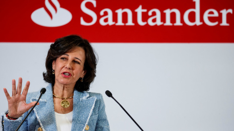 La presidenta de Banco Santander,  Ana P. Botin, durante la presentaciñon de los resultados anuales, en la Ciudad Financiera de la entidad, en Boadilla del Monte. REUTERS/Juan Medina