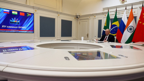 El presidente de Rusia, Vladimir Putin, durante su intervención por videoconferencia en segunda jornada de la cumbre de los BRICS, en Johannesburgo (Sudáfrica).  REUTERS/Sputnik/Mikhail Klimentyev/Kremlin