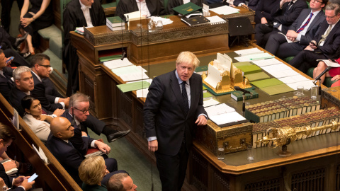 El primer ministro británico, Boris Johnson, durante su alocución en la Cámara de los Comunes. /REUTERS